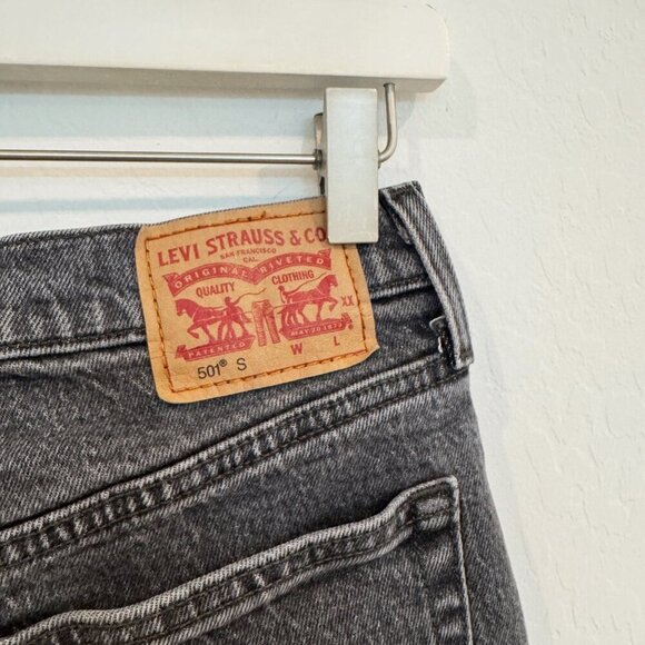 Levi’s 501 High Rise Button Fly Dark Wash Faded Black Jeans Raw Hem Size 26 - Picture 6 of 7